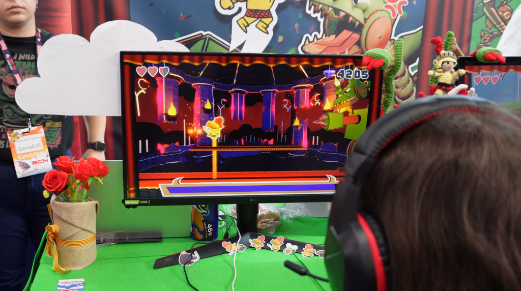 Probando Un Sant Jordi de Paper en la BCN Game Fest.